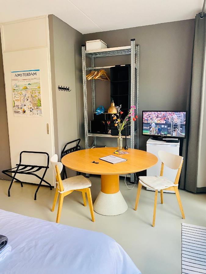 Private Studio With Free Car Parking Amesterdão Exterior foto